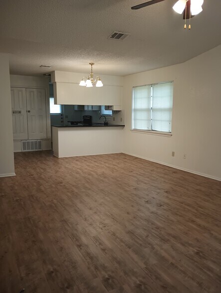 Primary Photo - 1405 Chapelwood Dr