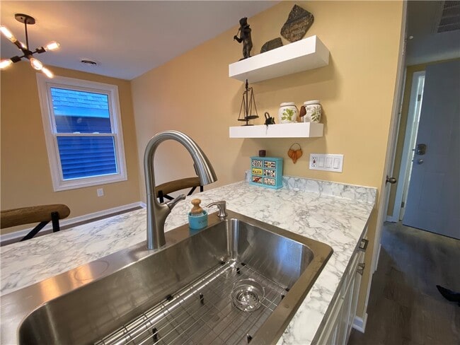 Building Photo - 233 W Commercial St