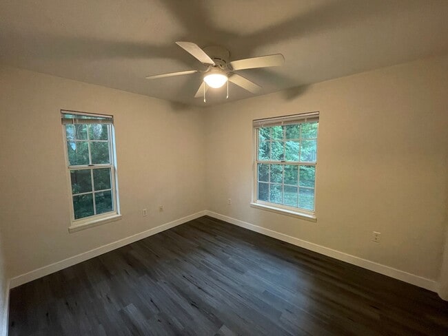 Building Photo - AVAILABLE FALL 2026!!! BEAUTIFUL 3 BEDROOM HOME