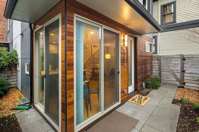 Building Photo - 1106 12th Ave