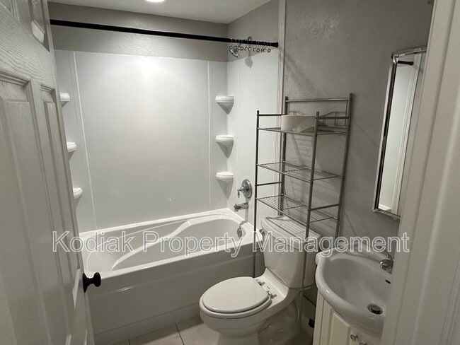 Building Photo - 1941 Jenny Ln.