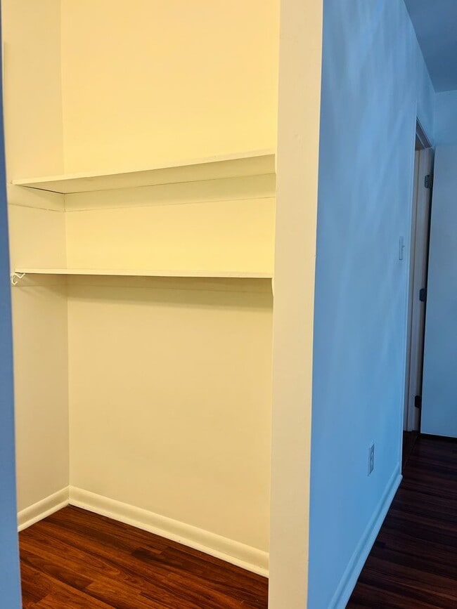 Building Photo - 2BR Townhome in N Raleigh