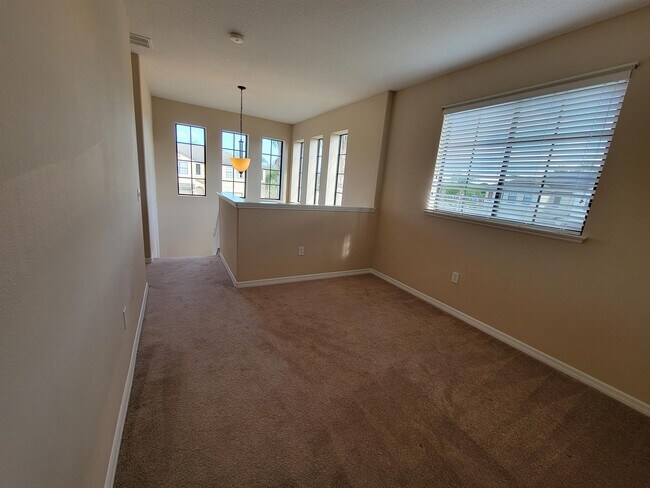 Building Photo - 2223 Seven Oaks Dr