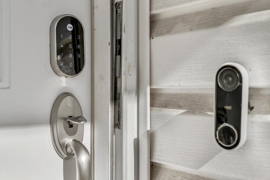 Building Photo - 1449 Coachway Ln