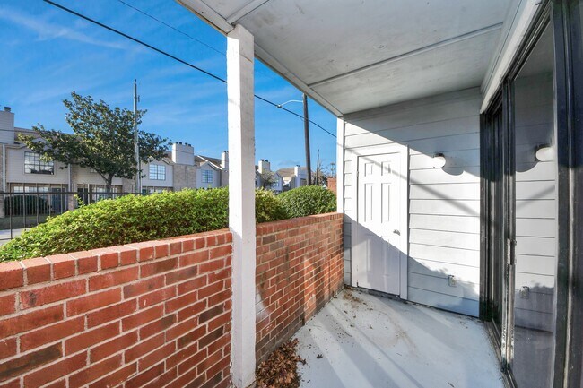 Building Photo - 14550 Fonmeadow Dr