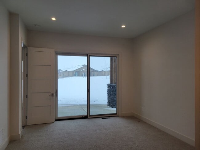 Building Photo - 3 Bed 2.5 bath house in Black Bull
