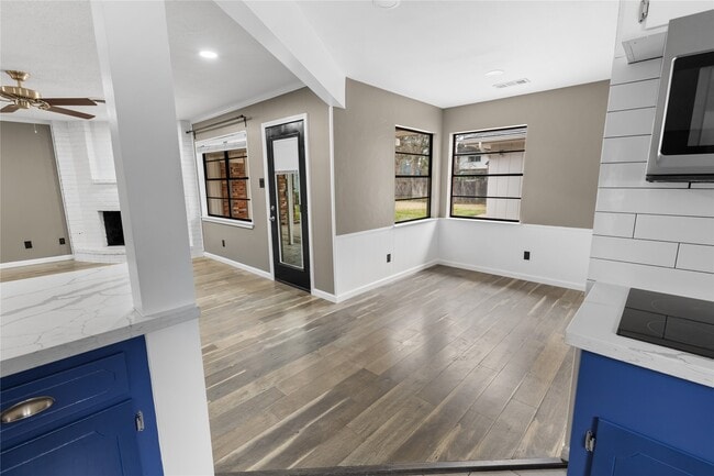 Building Photo - 302 Shadow Creek Dr