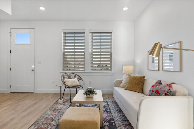 Building Photo - 1758 S Highland Park Ave