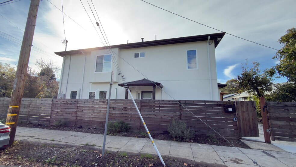 Building Photo - 1202 61st St