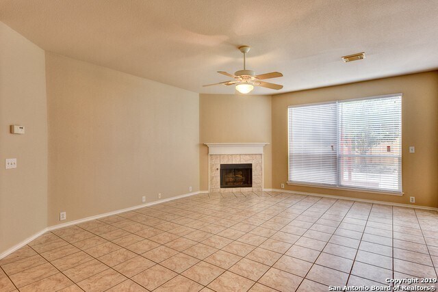 Building Photo - 5 Bedroom/3 Bath Village at Encino Park Su...