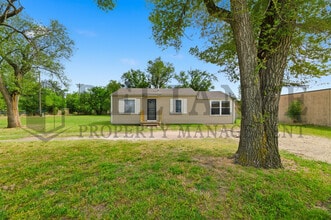 Building Photo - 6021 W Newell St