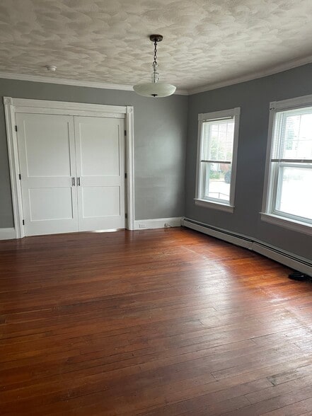 Building Photo - 458 East Ave