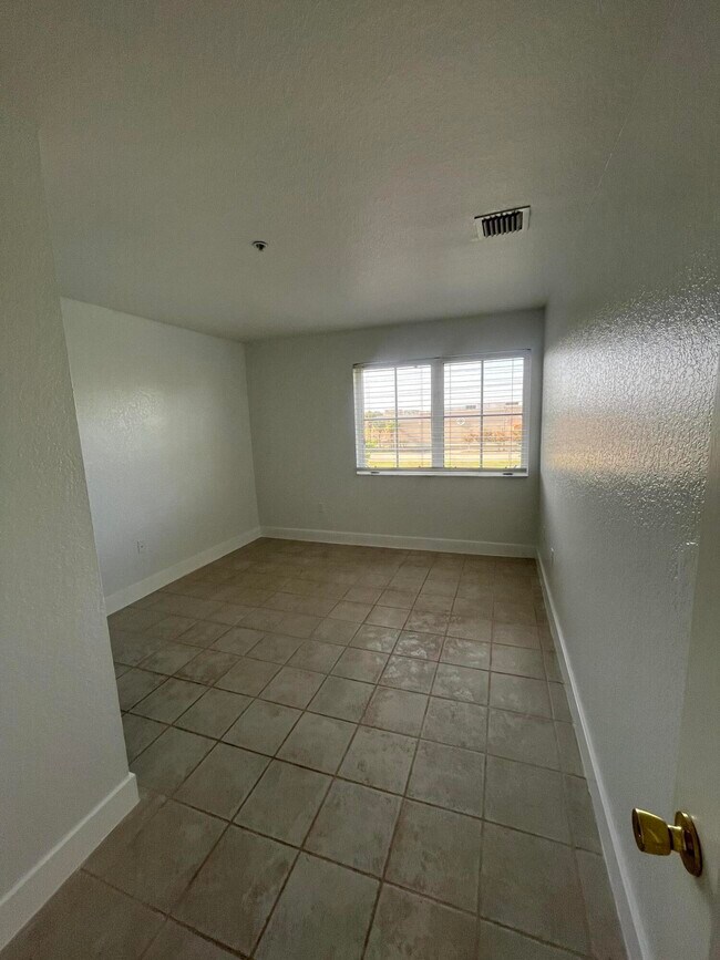 Building Photo - 2137 Shoma Dr