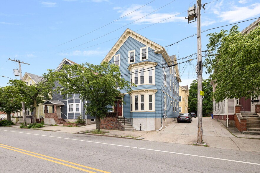 Building Photo - 54 Barton St