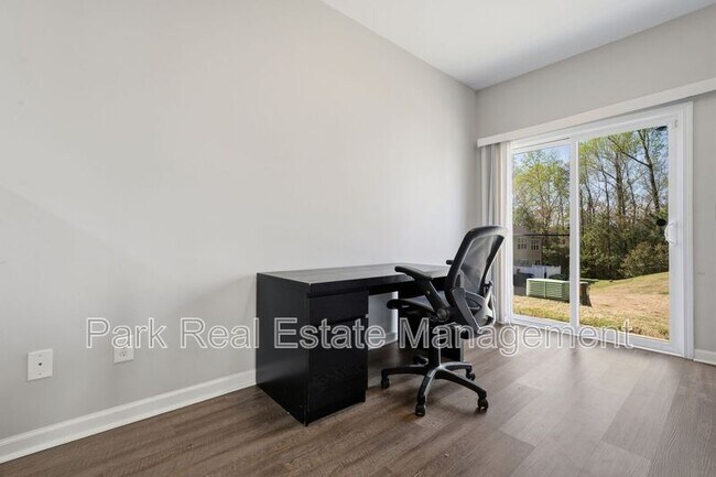 Building Photo - 1326 Stone Manor Dr