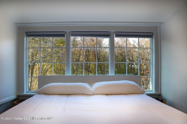 Building Photo - 18 Rock City Rd