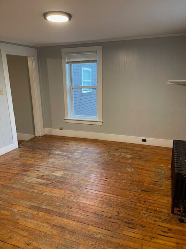 Building Photo - 18 Central St