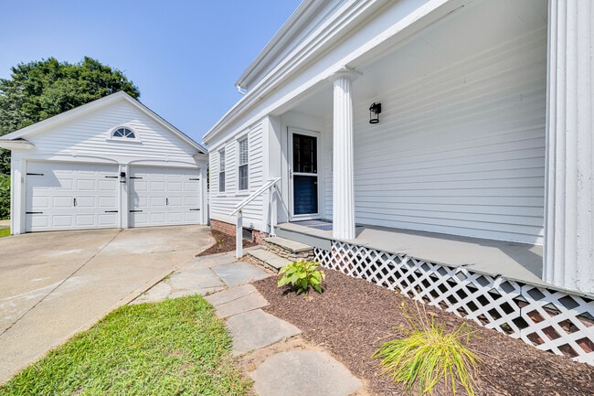 Building Photo - 1070 Enfield St