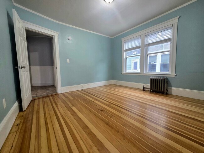Building Photo - 19 Leavitt St