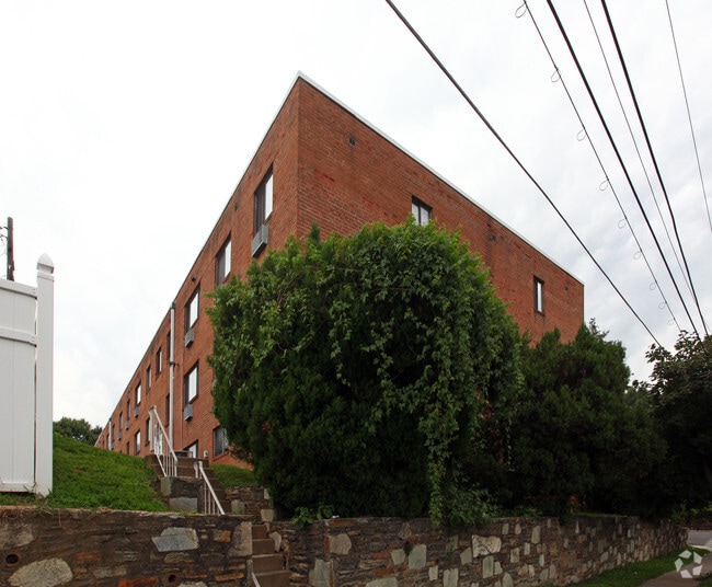 Building Photo - Benton Court Apartments