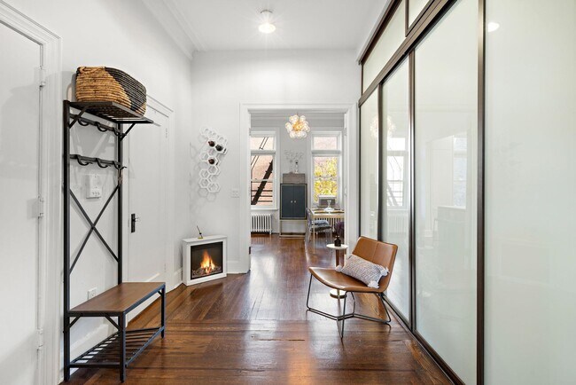 Building Photo - 937 Washington St