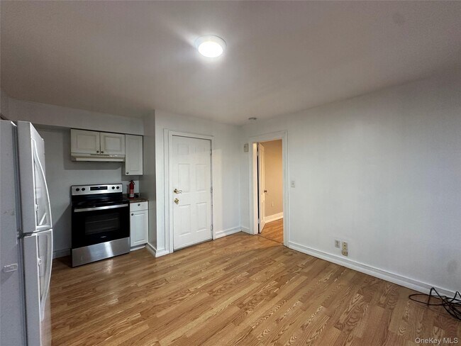 Building Photo - 17 Church St