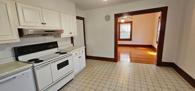 Building Photo - Lovely in Milner