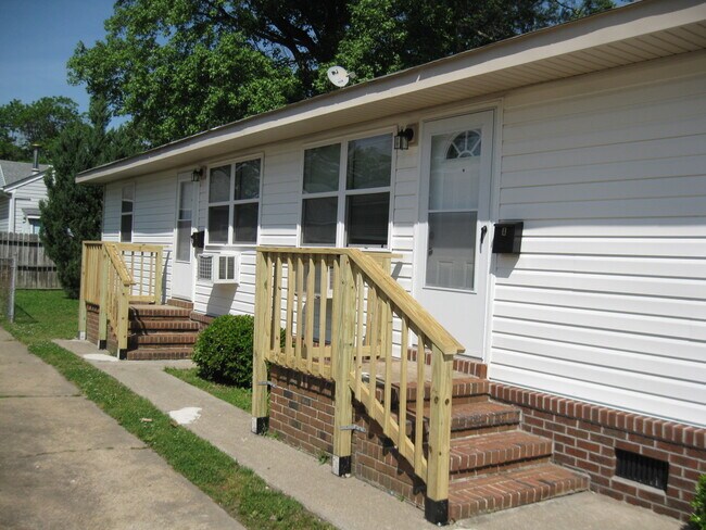 Building Photo - 1334 E Balview Ave