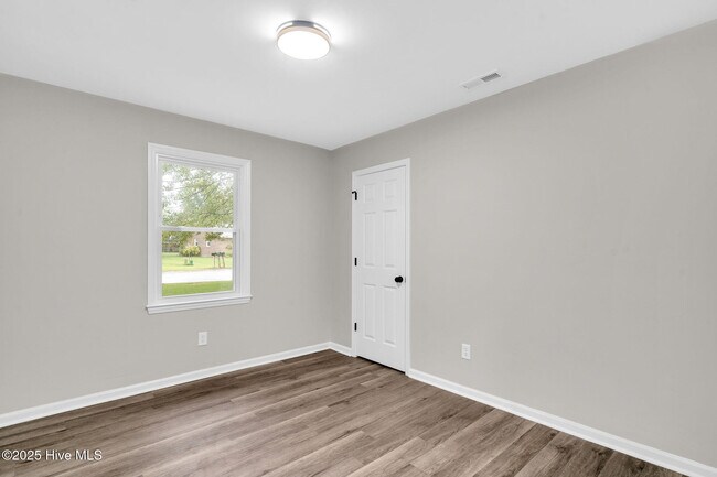 Building Photo - 114 Candlewood Dr