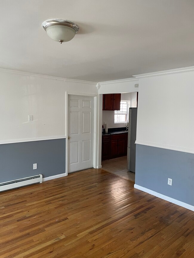 Building Photo - 800 S Oak Dr
