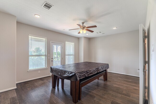 Building Photo - 6 Winter Thicket Pl