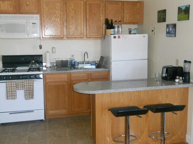 Building Photo - 1118 Commonwealth Ave