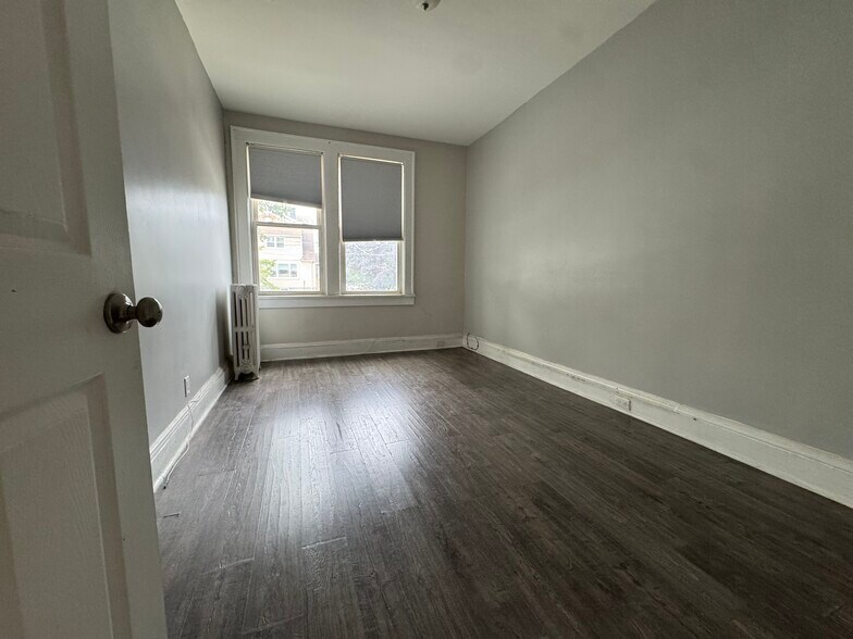 165 W 5th St 1 - 169 W 5th St