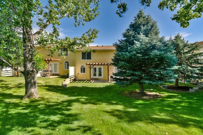 Building Photo - Beautiful Townhome in Great Location!