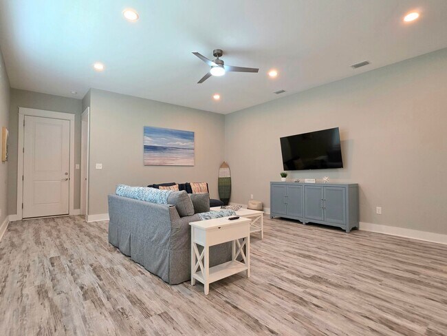 Building Photo - 8088 Carmel Cir