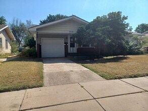 Building Photo - Spacious 3 bedroom / 1 bath home on South side