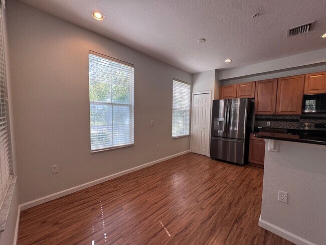 Building Photo - Bright and Inviting 3 bedroom, 2 Bath Condo in Desirable Baldwin Park