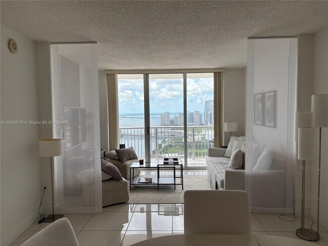 Building Photo - 1750 N Bayshore Dr