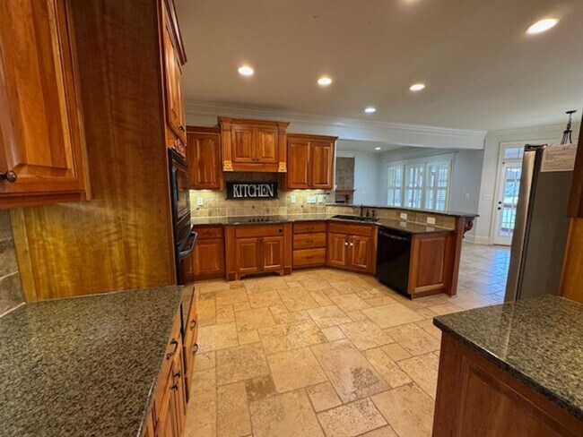 Building Photo - Eagle Ridge Golf Club!