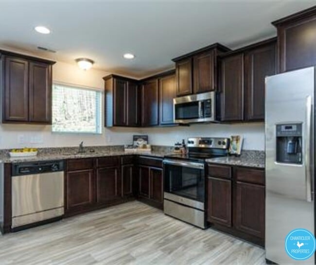 Building Photo - 882 Saratoga Dr