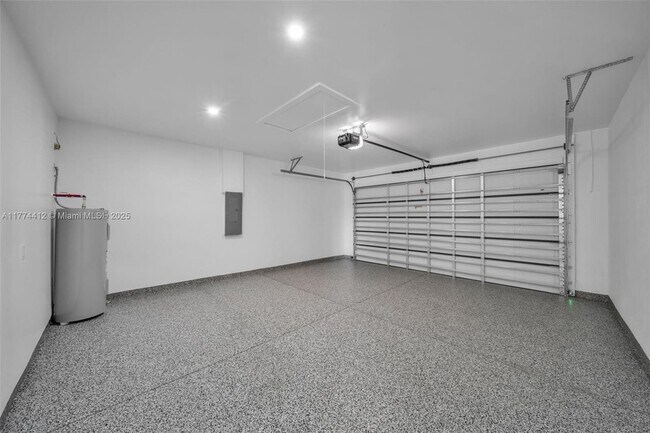 Building Photo - 3600 NE 9th Pl