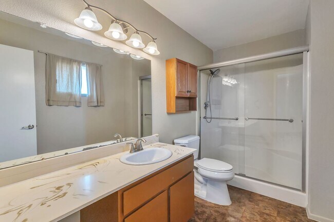 Building Photo - 3511 S Alder Dr