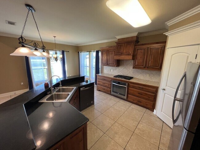 Building Photo - Must See!  Beautiful 4 bd, 3 ba home in co...