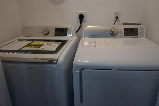 Building Photo - 1450 NE 147th St