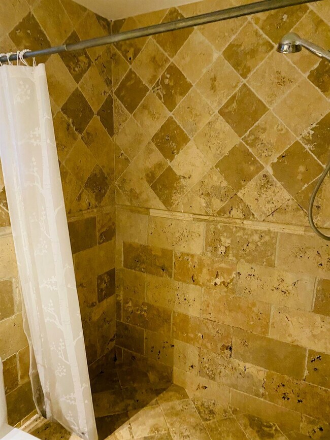 Building Photo - 1301 N 12th Ct