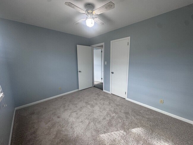 Building Photo - 908 Rochester Dr
