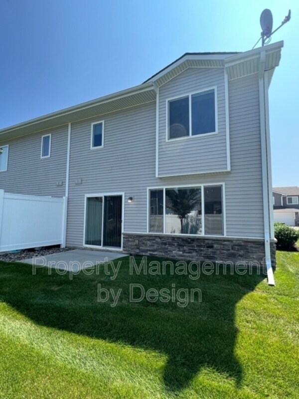 Building Photo - 763 NE Macey Way