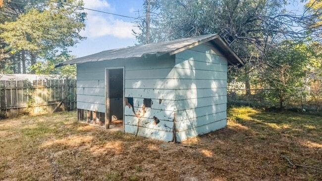 Building Photo - 204 Truman St