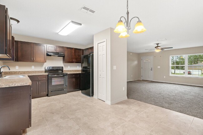 Building Photo - Beautiful new 3 Bd/2 bath Home in Marion O...