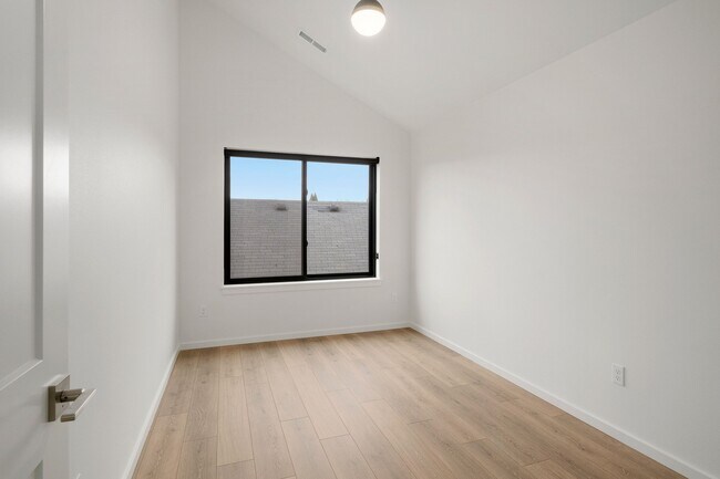 Building Photo - 186 NE Stanton St